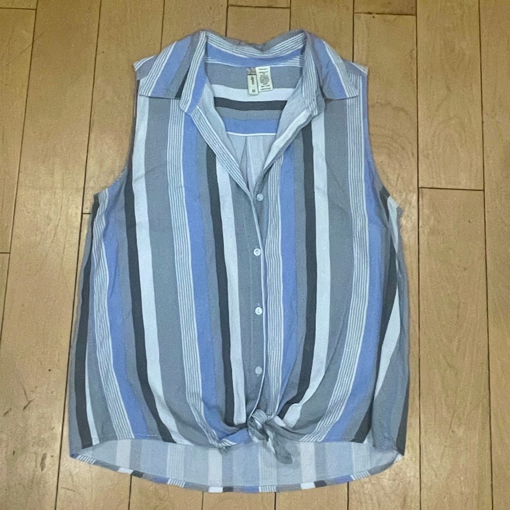 Sleeveless blouse